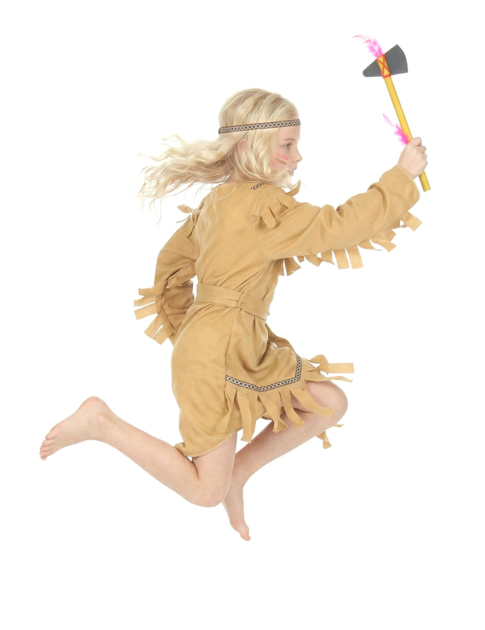 Vue en action avec hache du déguisement d'indienne pour fille beige