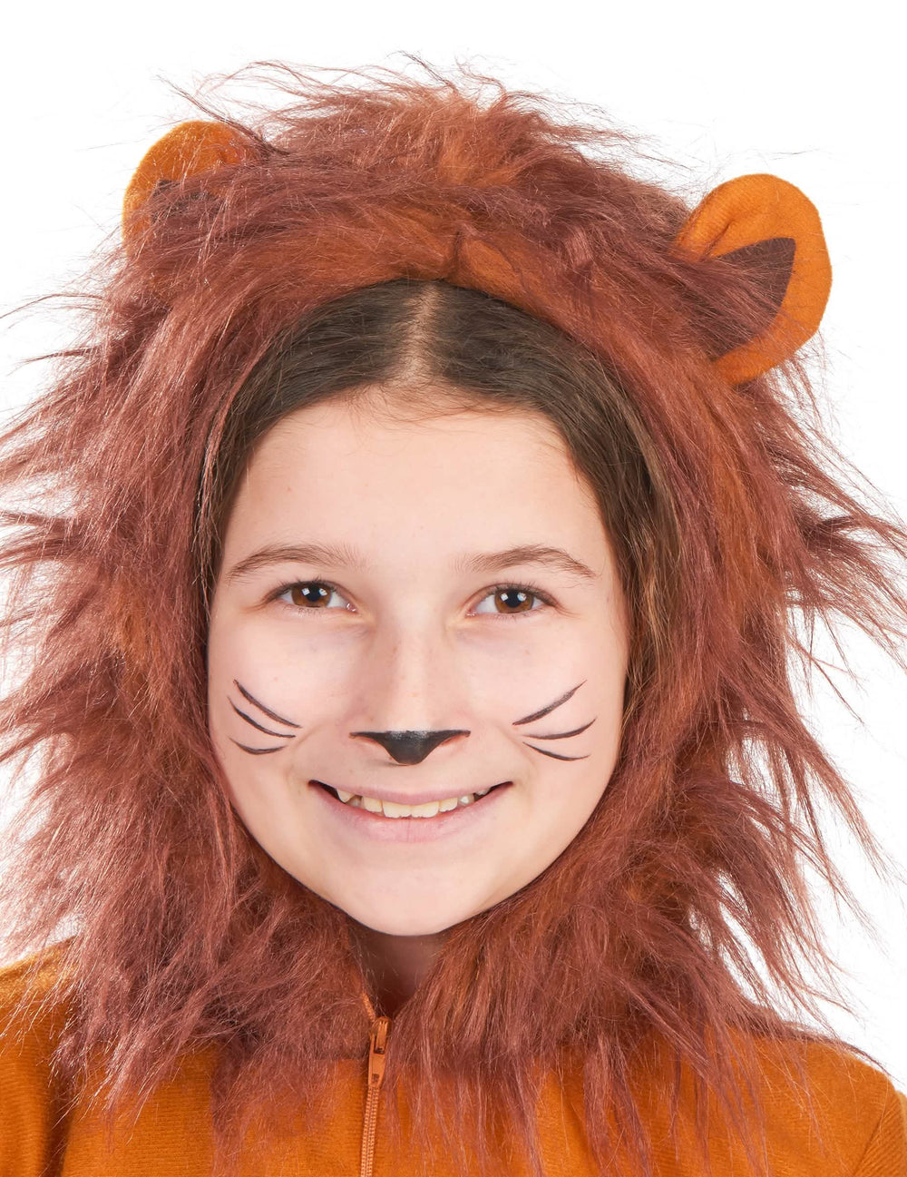 Grande plano no capuz com juba do disfarce de leão efeito polar