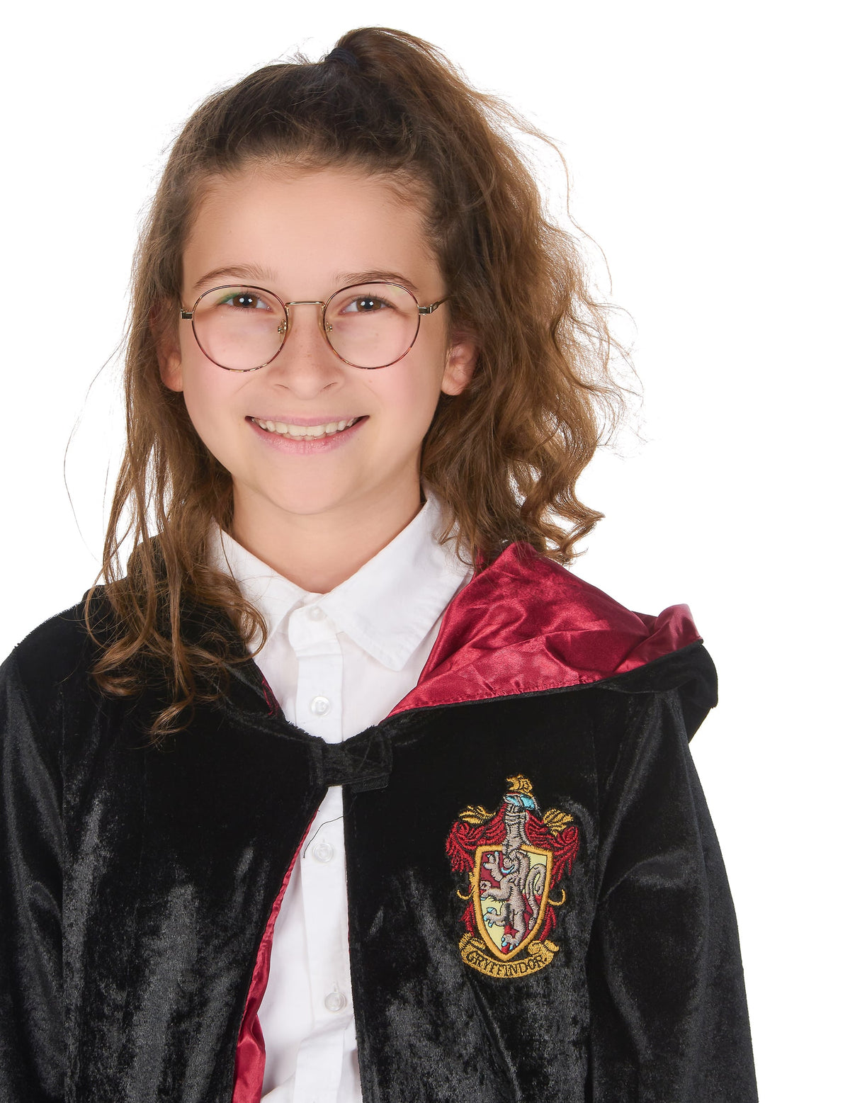 Gros plan sur le blason et les lunettes du déguisement luxe robe Harry Potter