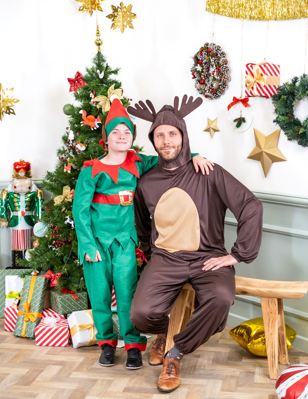 Mise en situation avec un enfant déguisé en lutin du déguisement de renne de Noël