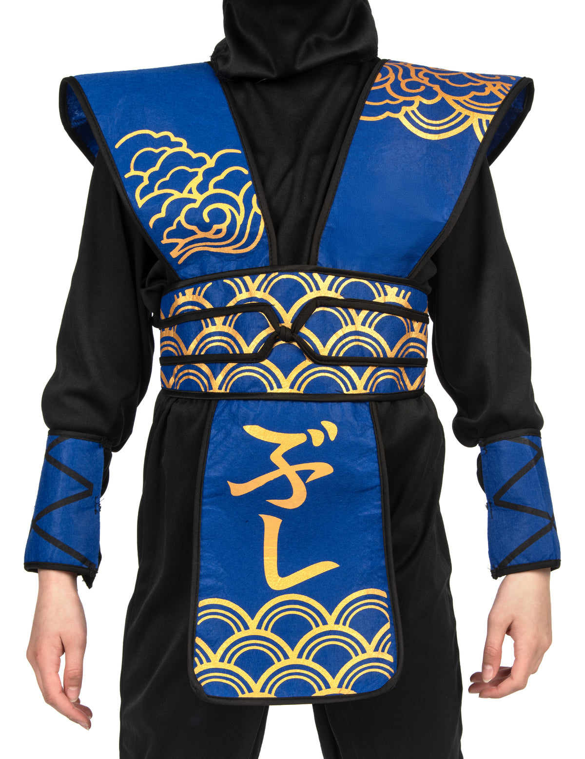 Détail du plastron et des motifs dorés du déguisement ninja pour garçon