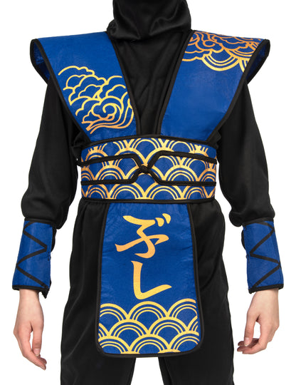 Détail du plastron et des motifs dorés du déguisement ninja pour garçon