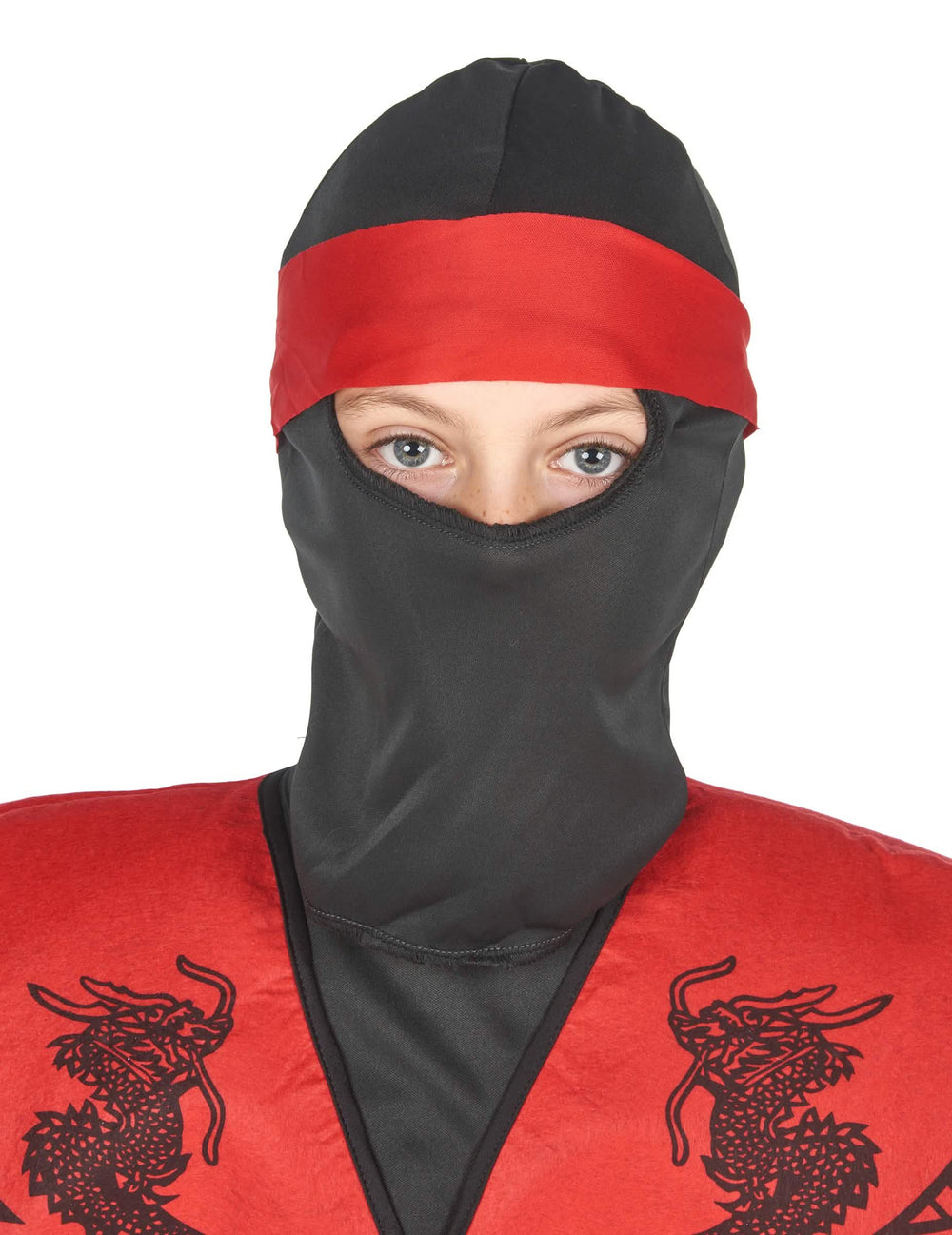 Grande plano sobre o capuz do fato de ninja dragão para menino