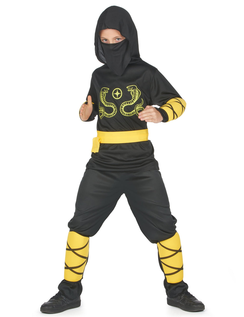 Pose de combat du déguisement de ninja pour garçon