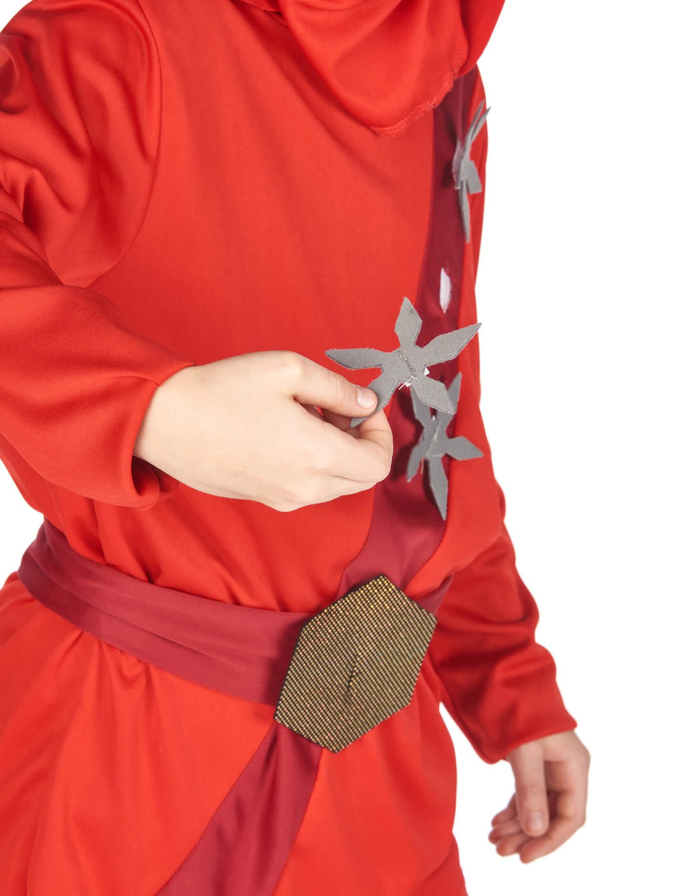 Detalhe das estrelas de arremesso e do cinto do fato de ninja para menino