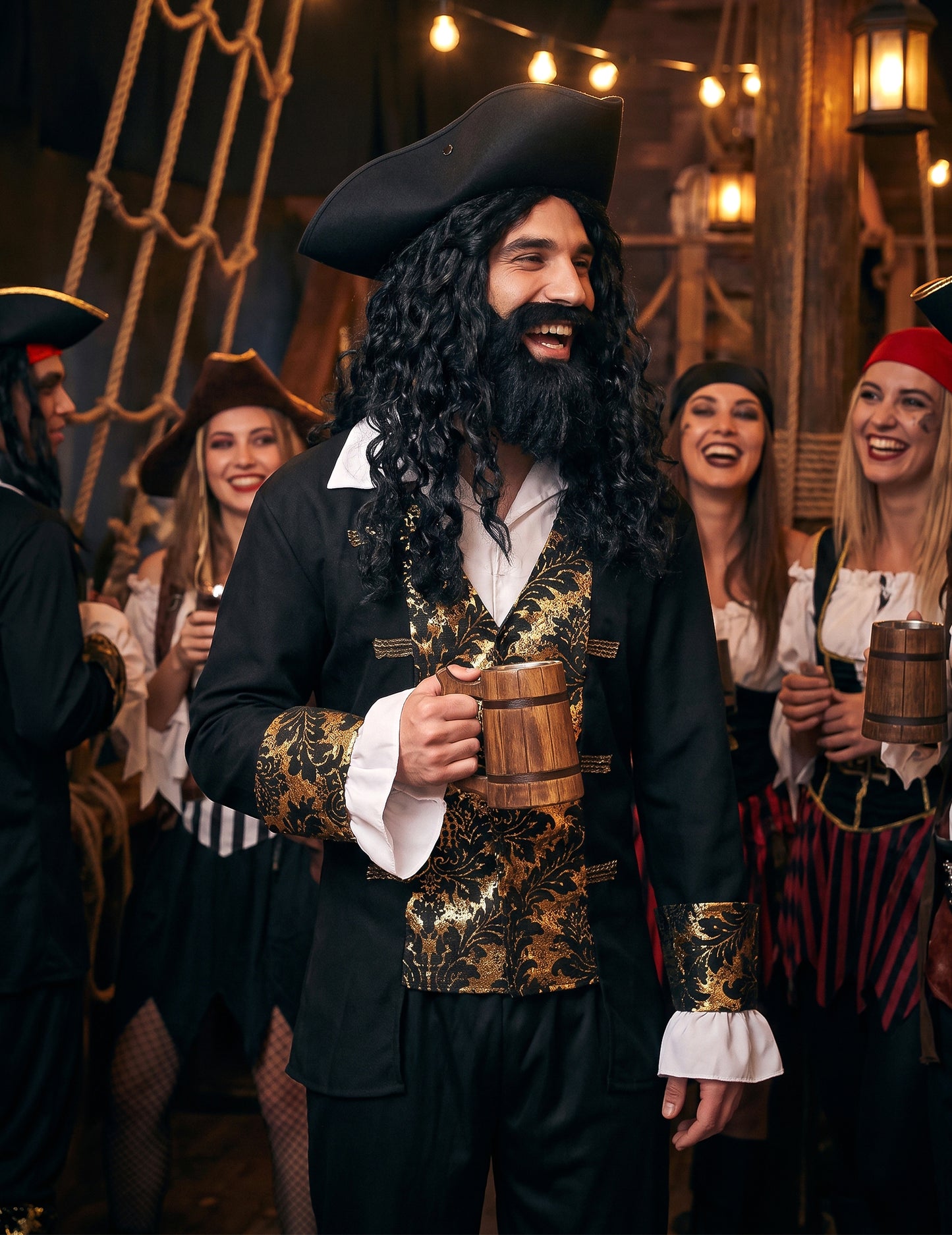Disfarce pirata com desenhos homem