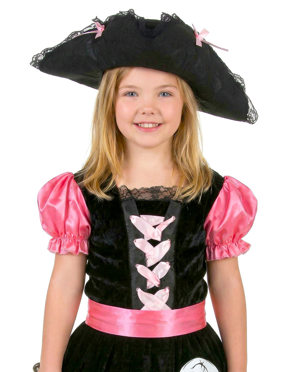 Gros plan sur le buste et le chapeau du déguisement pirate girly