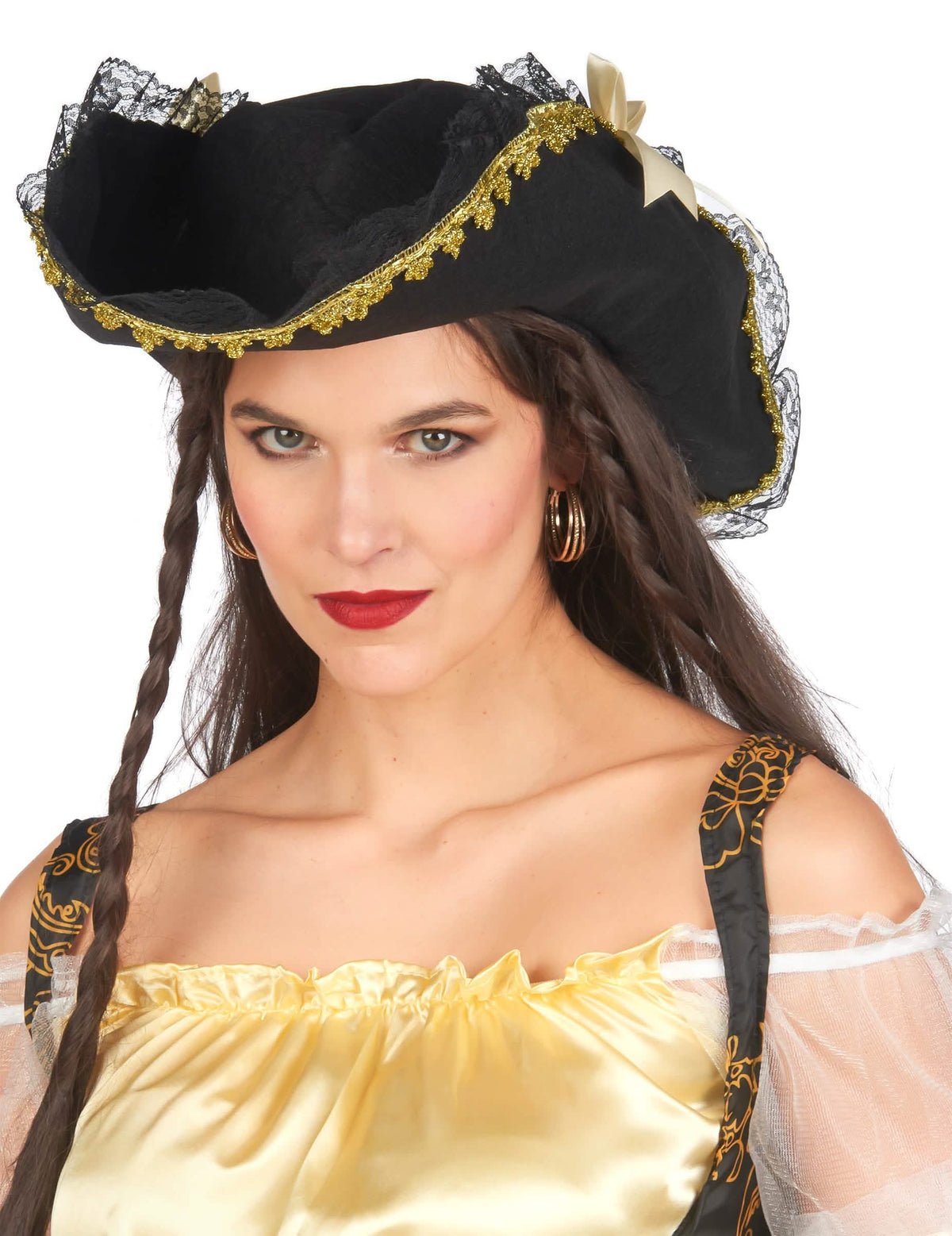 Grande plano do chapéu preto e dourado do disfarce de pirata