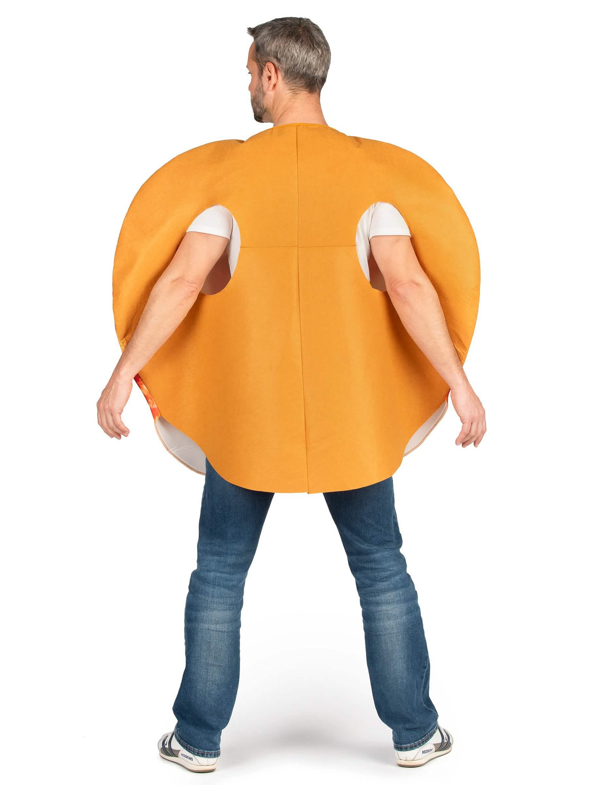 Vista traseira do fato de pizza para adulto com pepperoni
