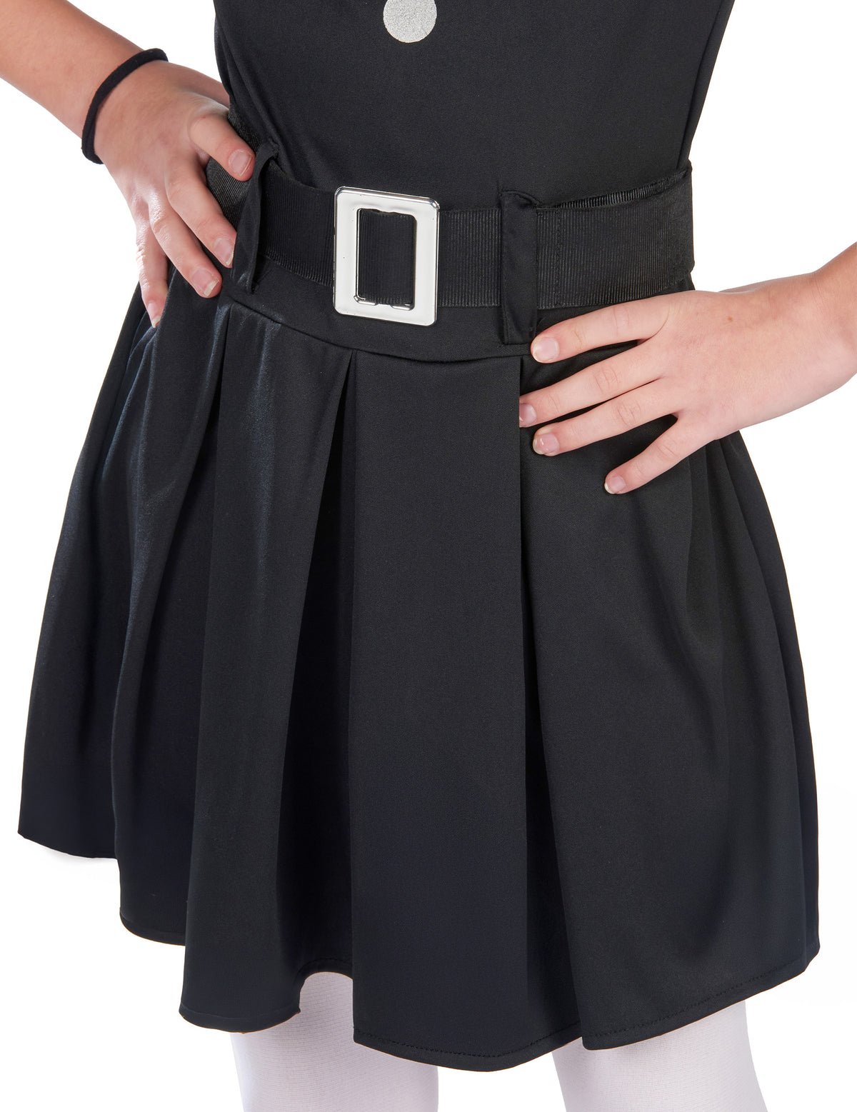 Détail de la ceinture et de la jupe plissée du déguisement de policière pour fille