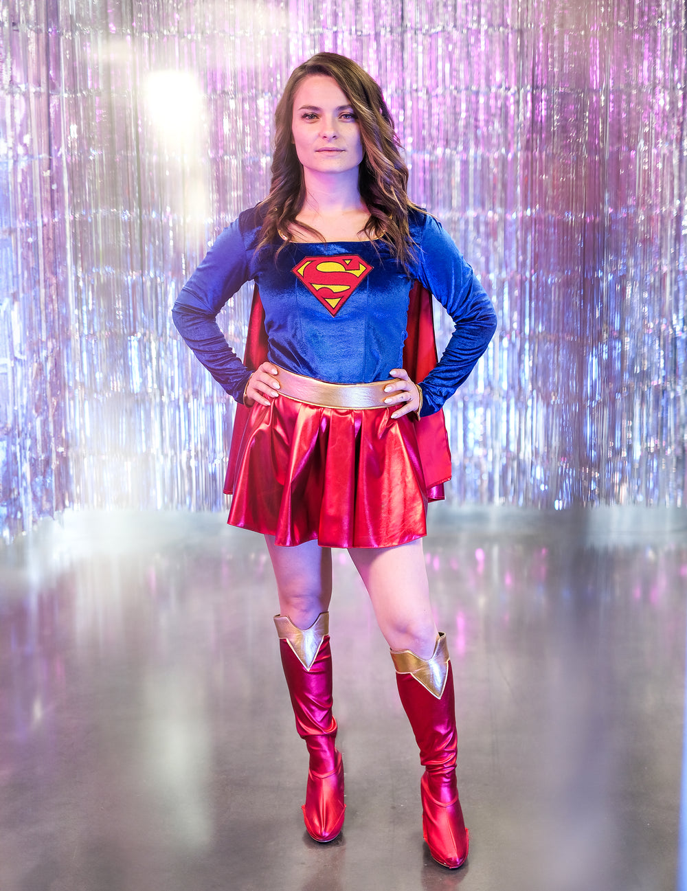 Vue de face du déguisement sexy Supergirl pour femme
