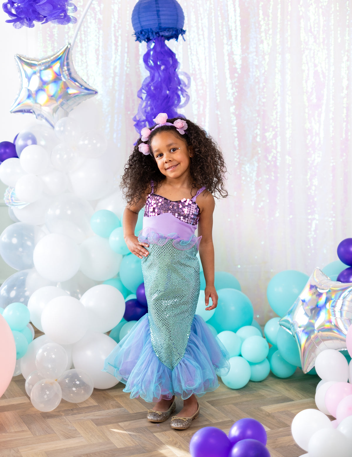 Mise en situation du déguisement sirène à sequins pour fille