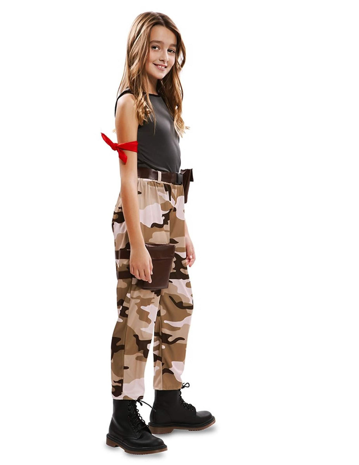 Vista de perfil do disfarce de soldado para menina