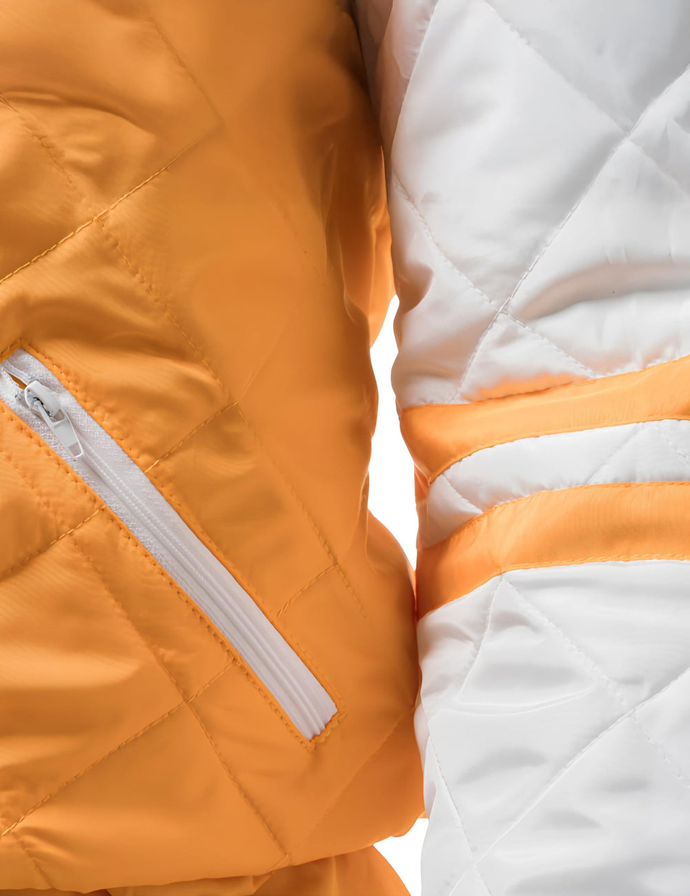 Gros plan sur le tissu matelassé et la poche du déguisement tenue de ski Jean Claude Dusse