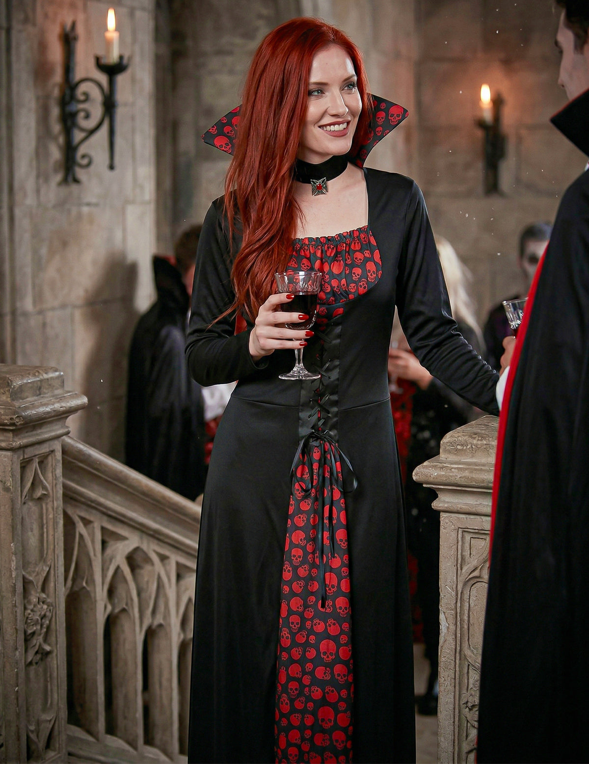 Mise en situation du déguisement de vampire élégant pour femme
