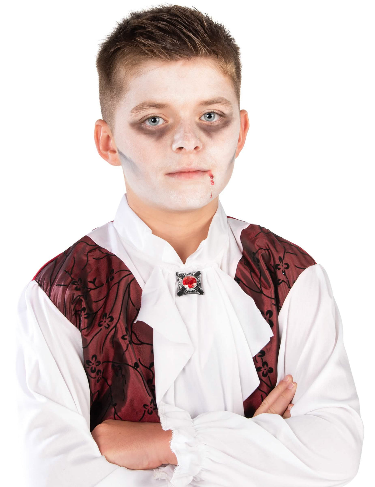 Grande aproximação da maquilhagem e do busto do disfarce de vampiro elegante para menino