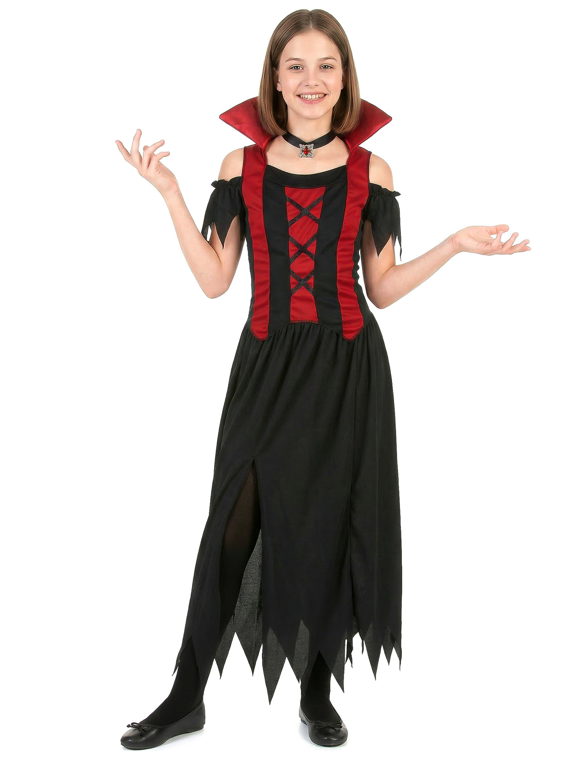 Pose de face avec les mains levées du déguisement de vampire pour fille