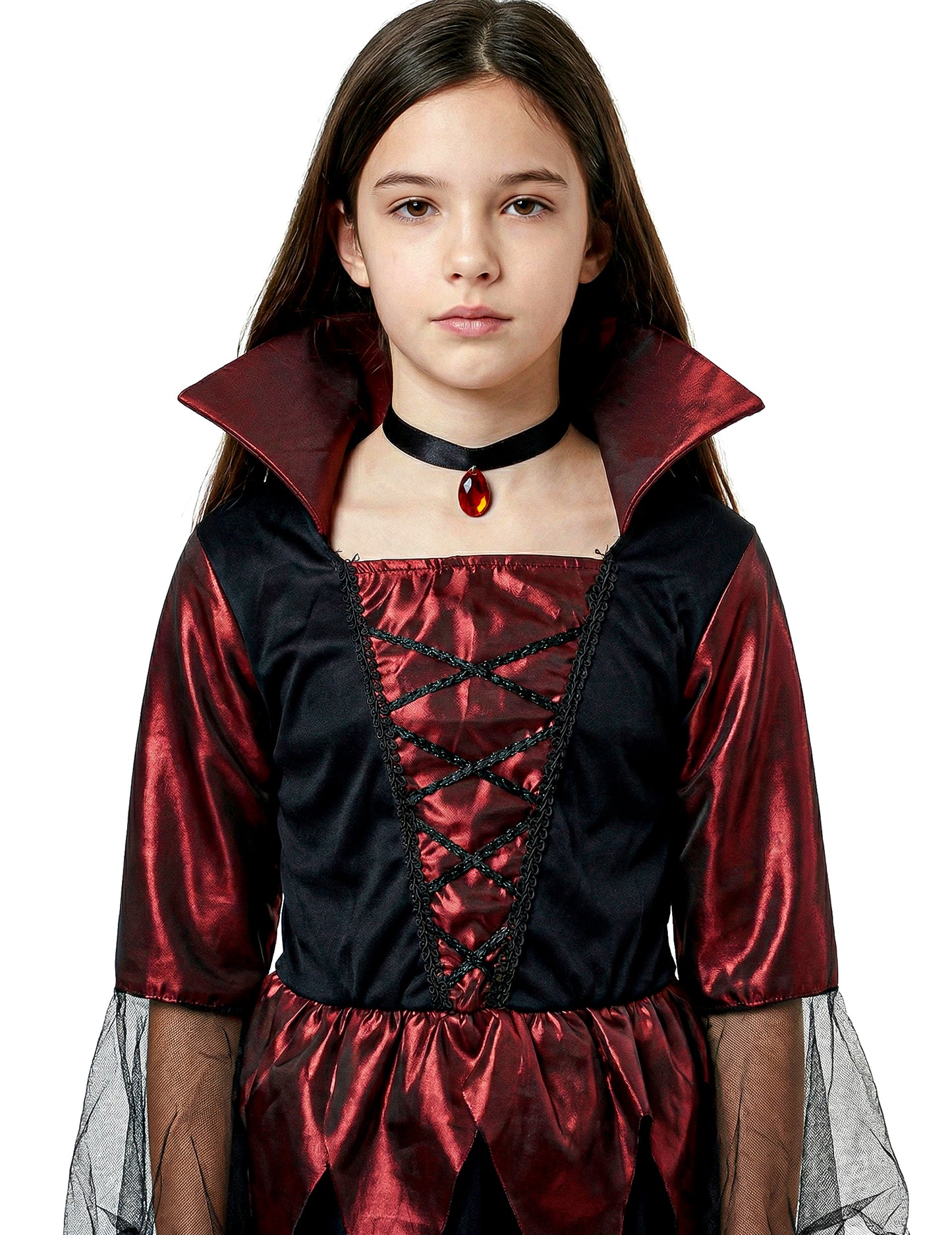 Gros plan sur le buste et le col du déguisement vampire satiné pour fille