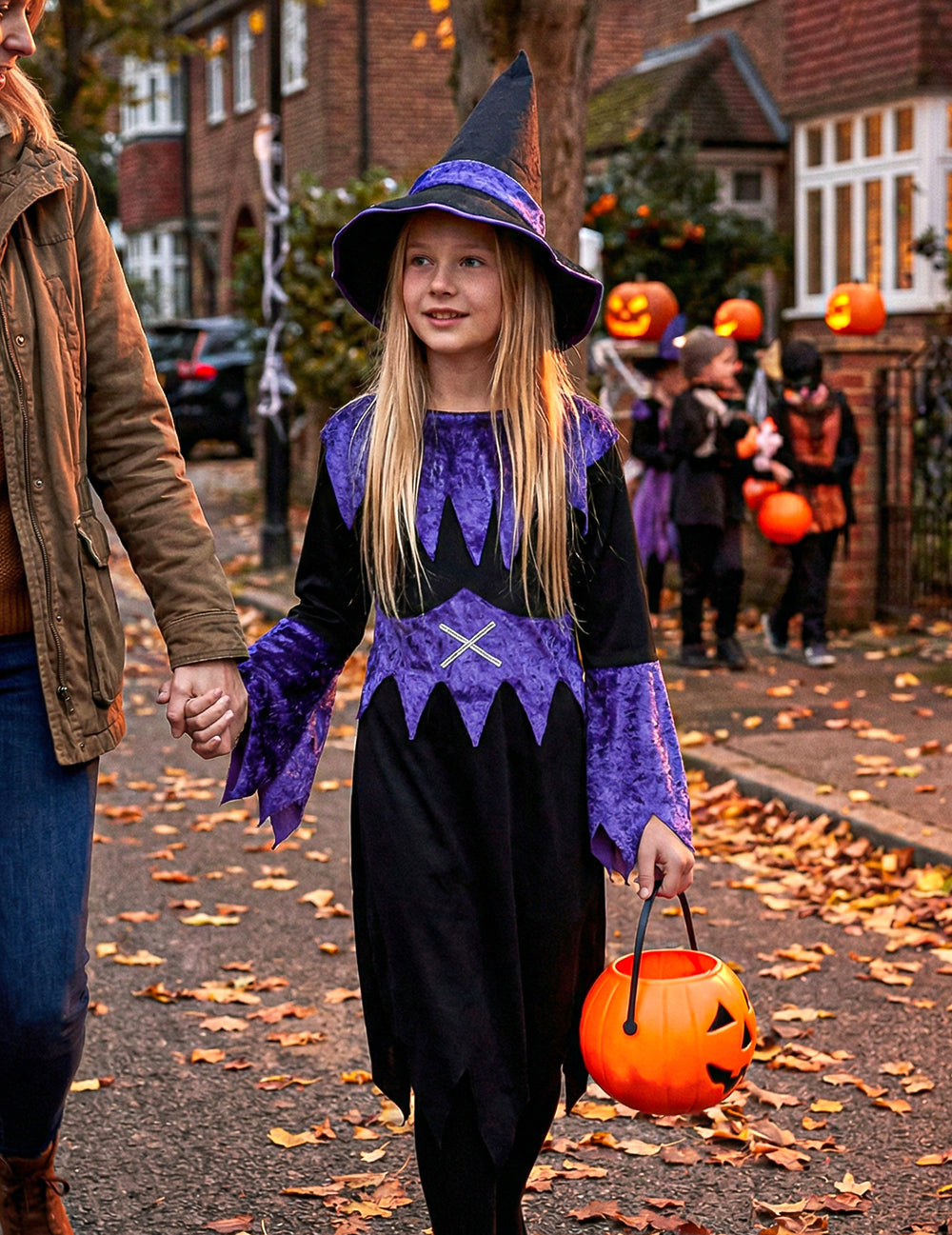 Mise en situation du déguisement de sorcière pour fille