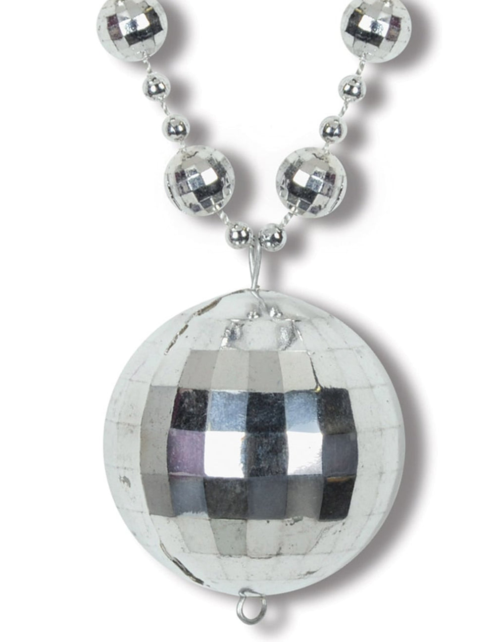 Gros plan sur le pendentif du collier boule Disco