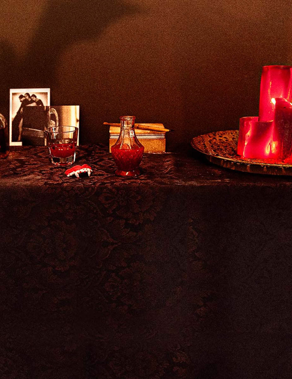 Encenação de ambiente com sangue falso para têxtil halloween