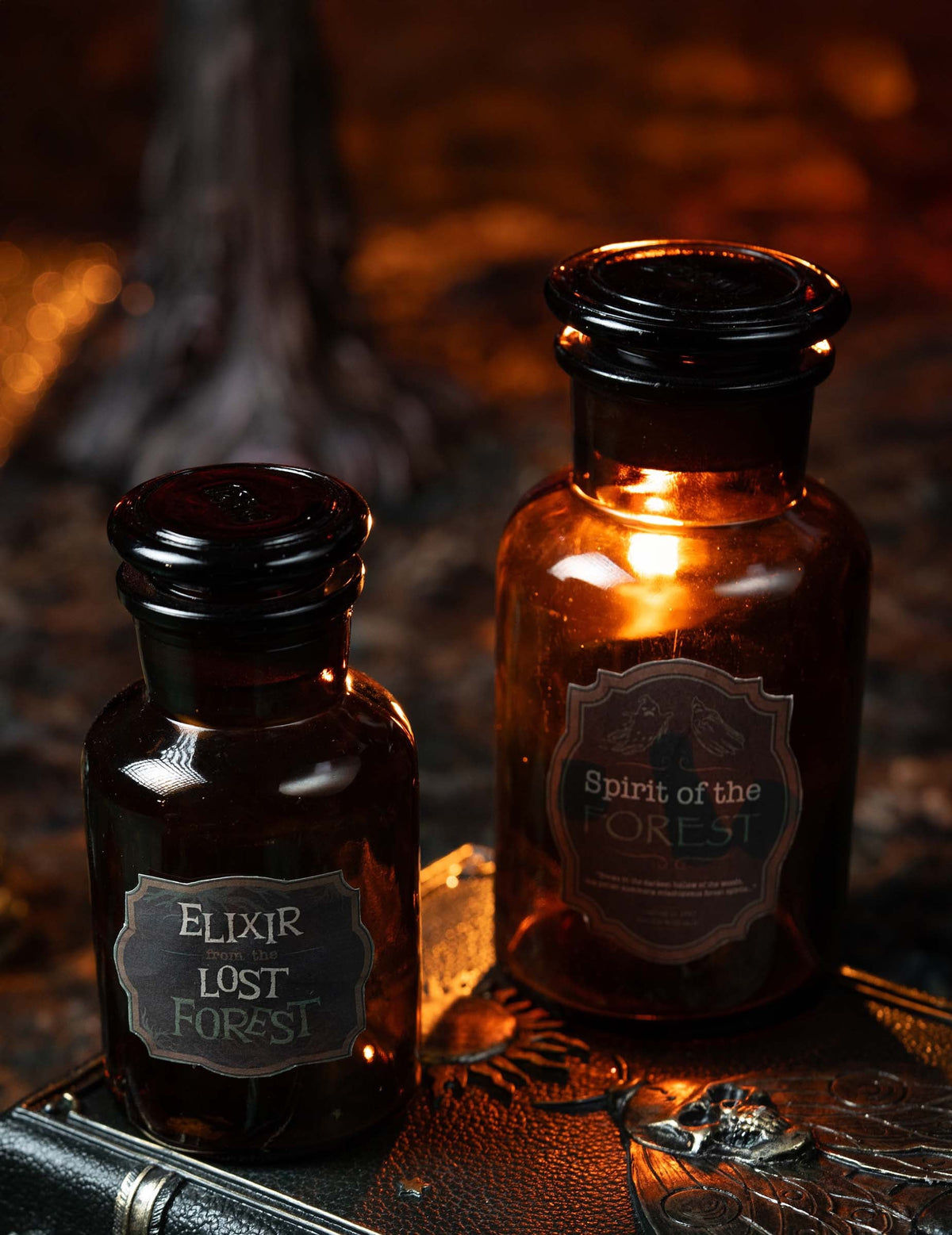 Mise en scène sur un grimoire du flacon d'apothicaire Spirit of the Forest
