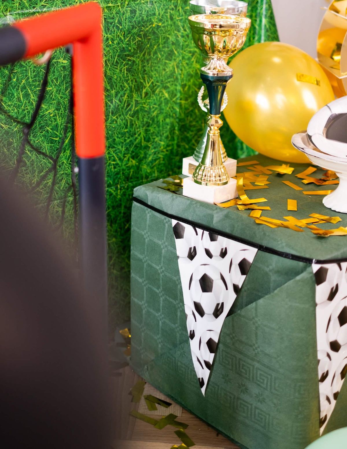 Detalhe de um pendão da grinalda de pendões Foot party