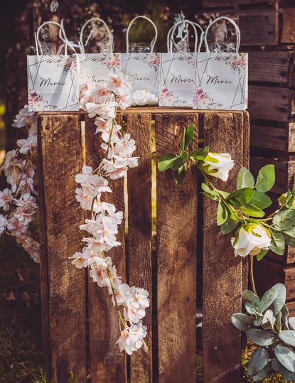 Mise en situation de la guirlande de fleurs de cerisier mariage