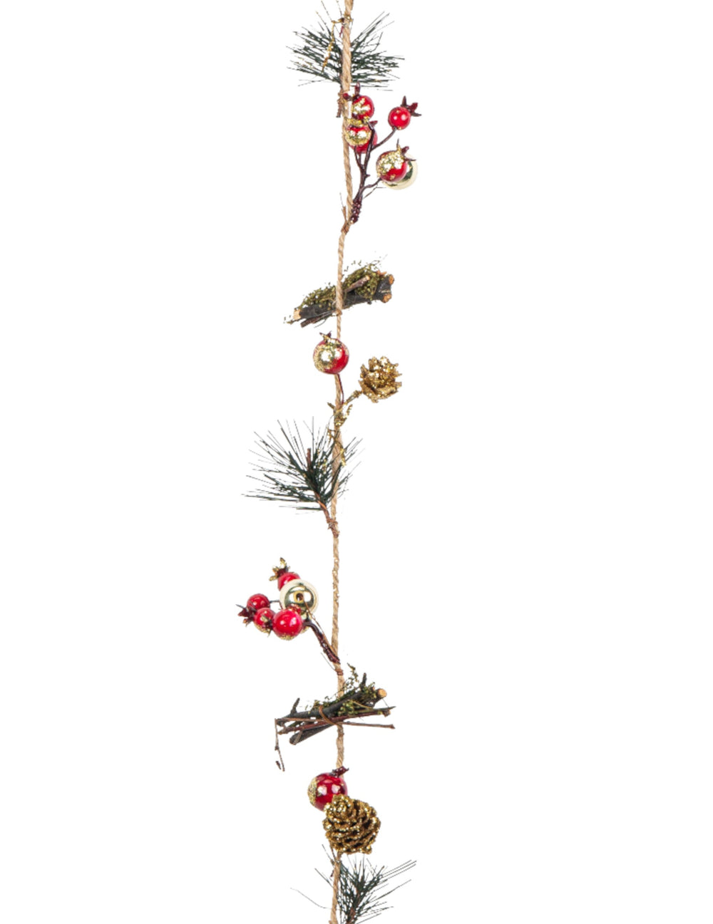 Vue d'ensemble de la guirlande de pommes de pin, baies, sapin et bois pour décoration