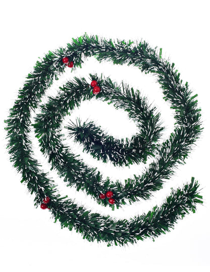 Guirlande de sapin enneigée avec baies pour décoration verte et rouge