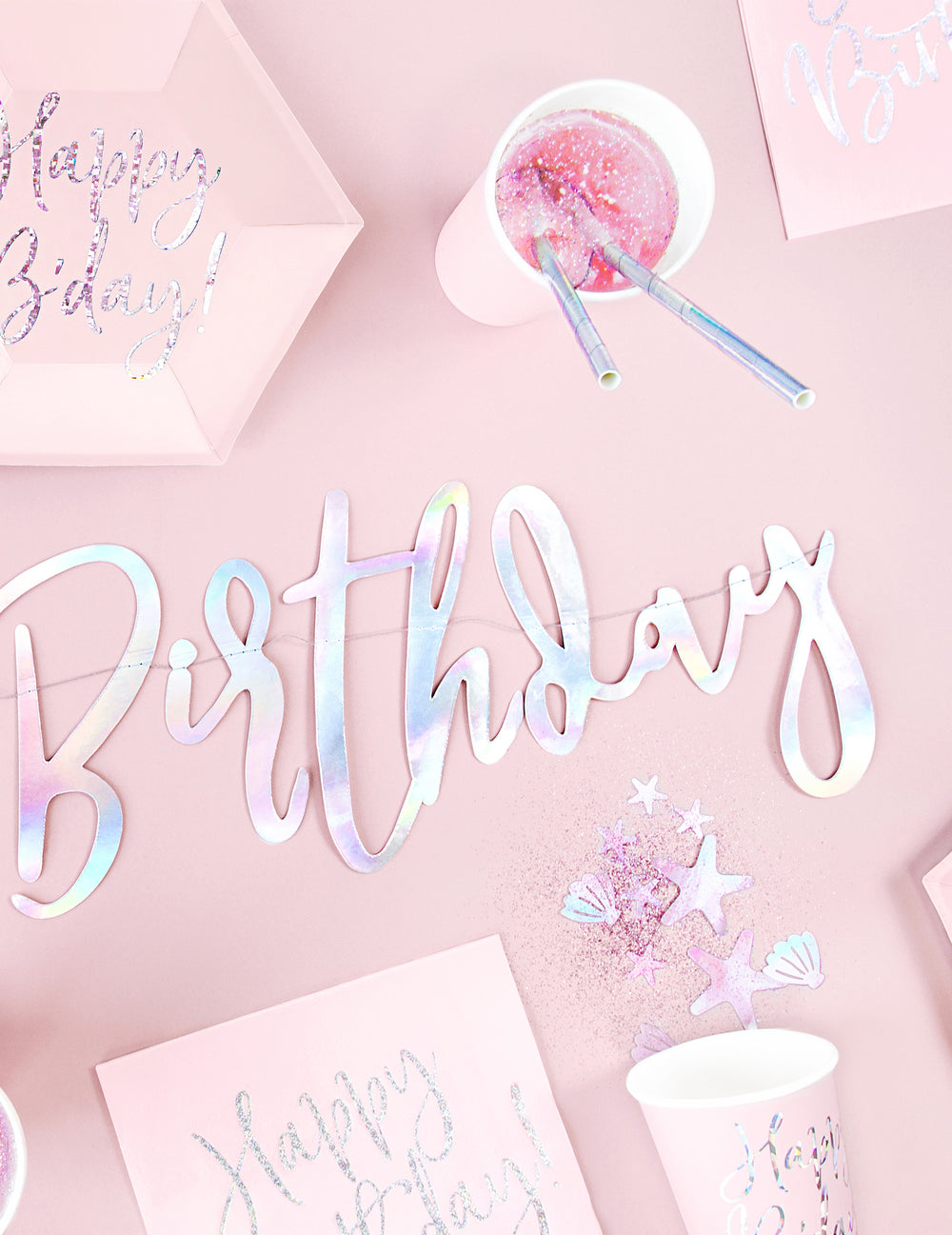 Détail de l'inscription Birthday de la guirlande en carton Happy Birthday
