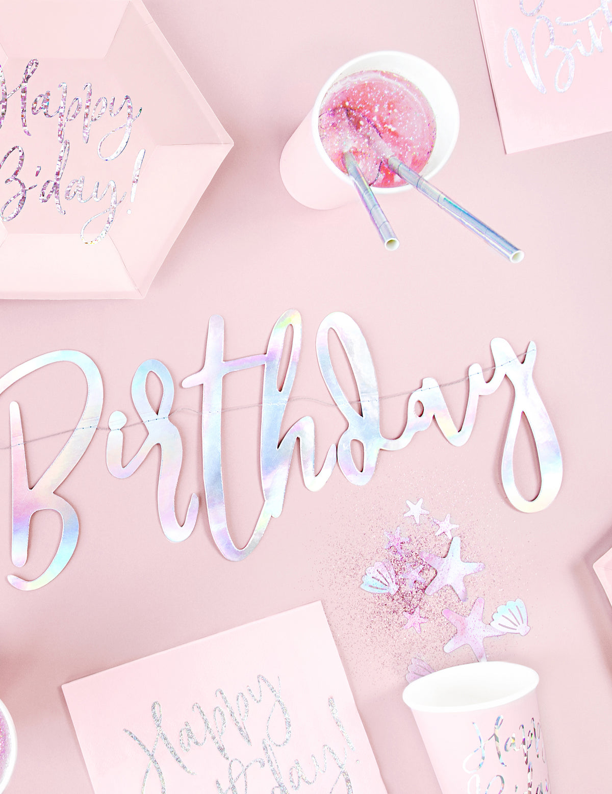 Détail de l'inscription Birthday de la guirlande en carton Happy Birthday