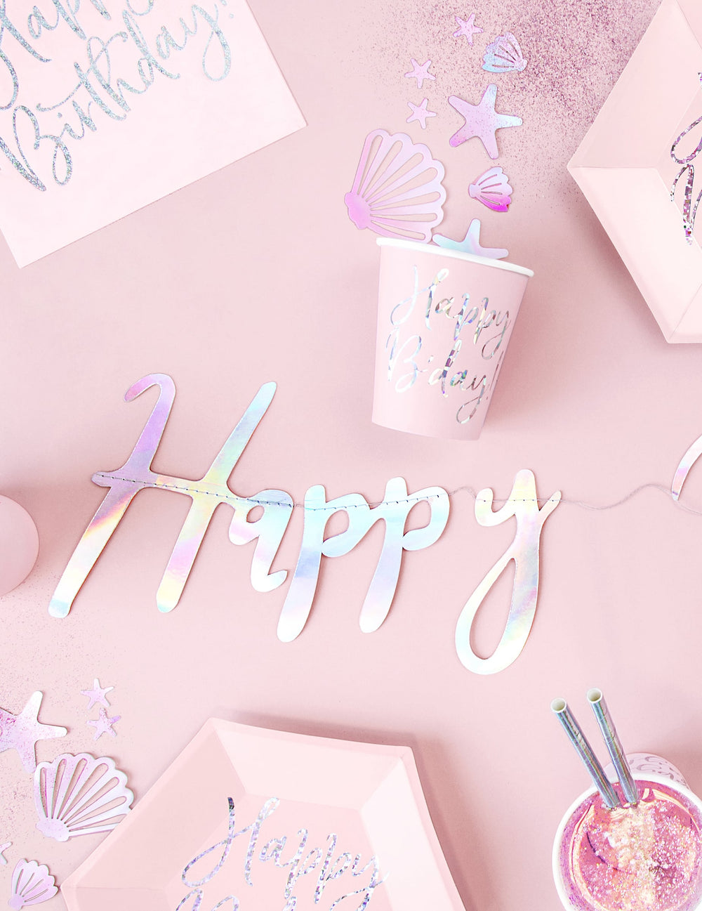 Mise en ambiance de la guirlande en carton Happy Birthday