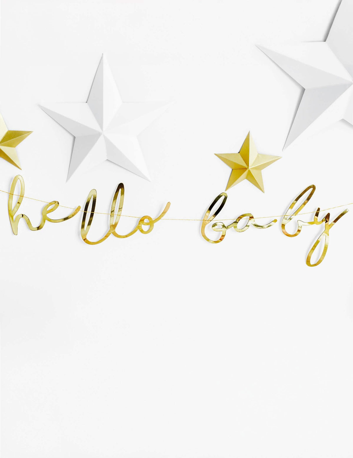 Detalhe das estrelas decorativas da grinalda em cartão hello baby para baby shower