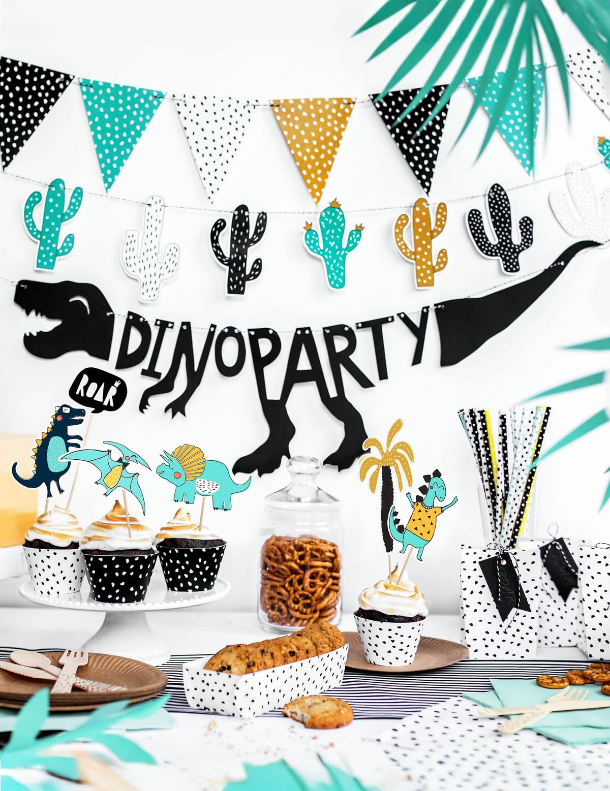 Encenação com buffet de festa com a grinalda de cartolina esqueleto dino party