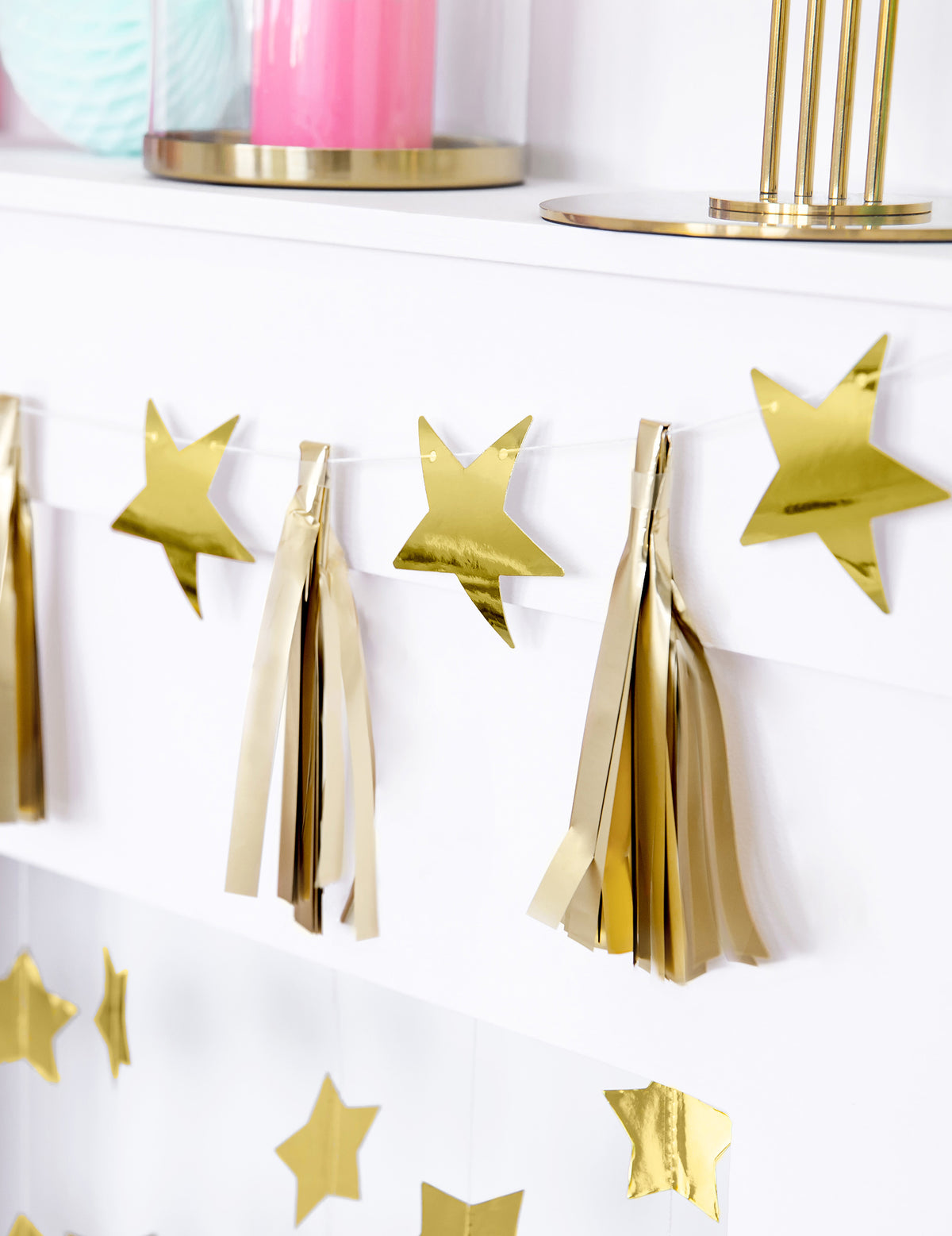 Vue de profil de la guirlande en papier tassel étoiles