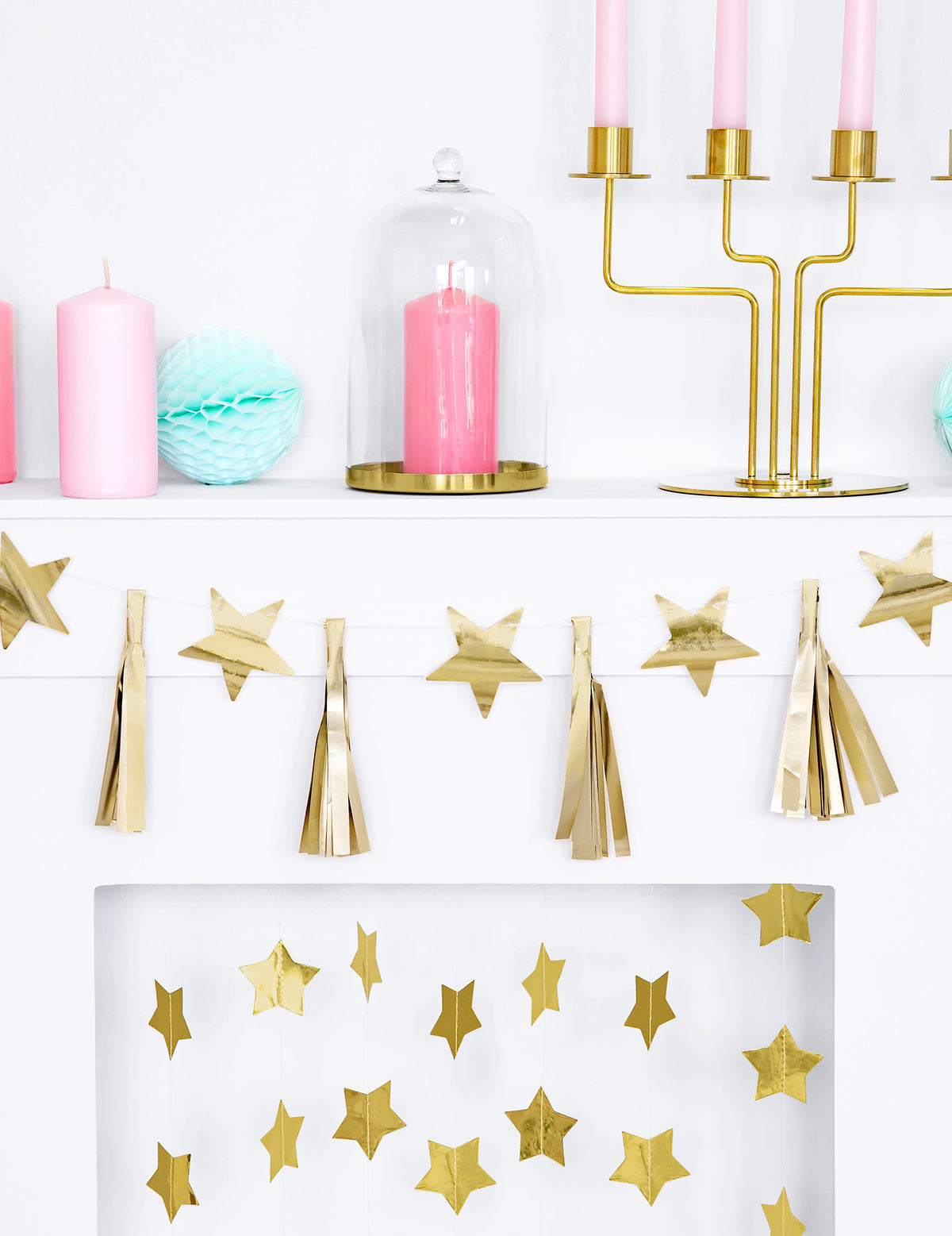 Mise en situation décorative de la guirlande en papier tassel étoiles