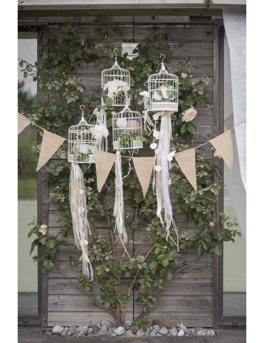 Ambiente decorativo da grinalda de bandeirolas para casamento rústico