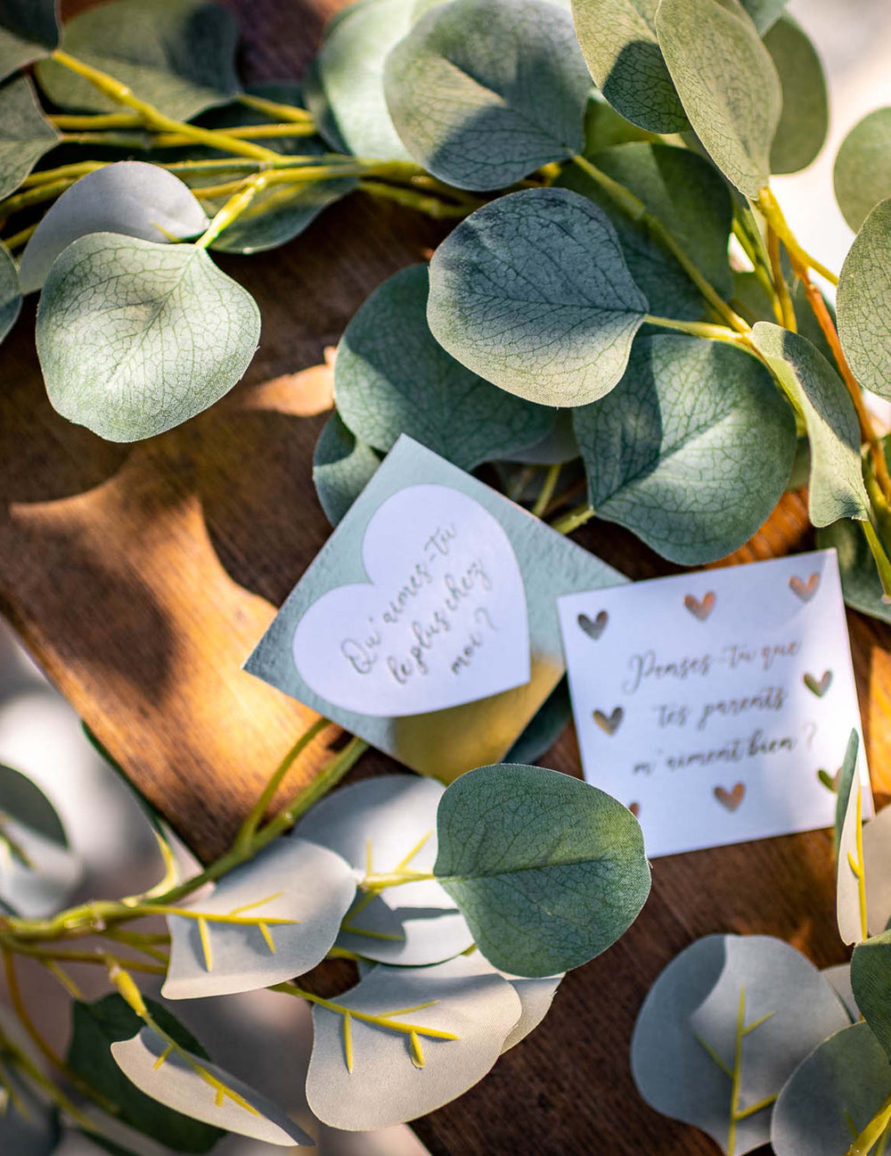 Mise en situation de la guirlande de feuilles d'eucalyptus décoration végétale