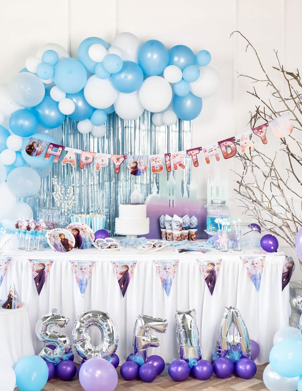 Mise em situação de festa da grinalda happy birthday Frozen 2