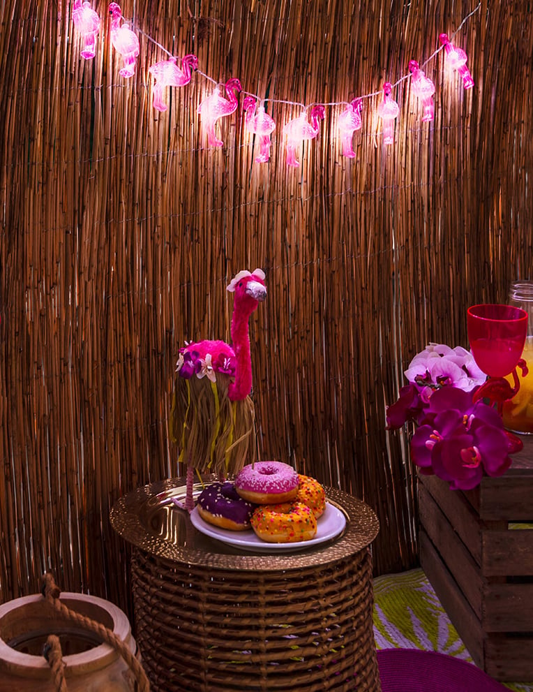Mise en situation de la guirlande lumineuse flamants roses