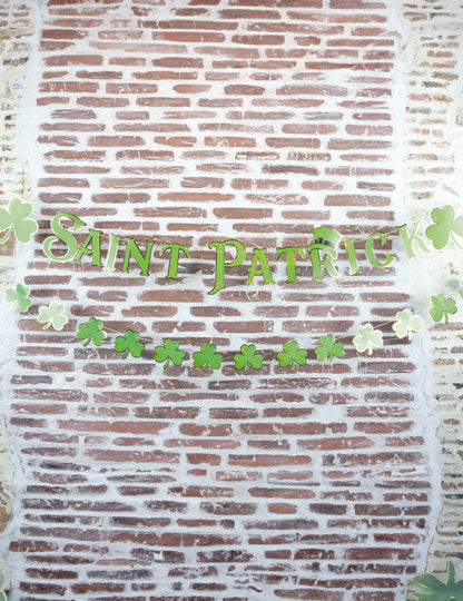 Détail de l'inscription de la guirlande trèfles Saint Patrick