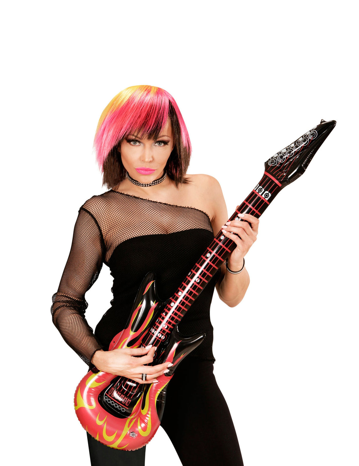 Mise en situation de la guitare gonflable rock en flammes