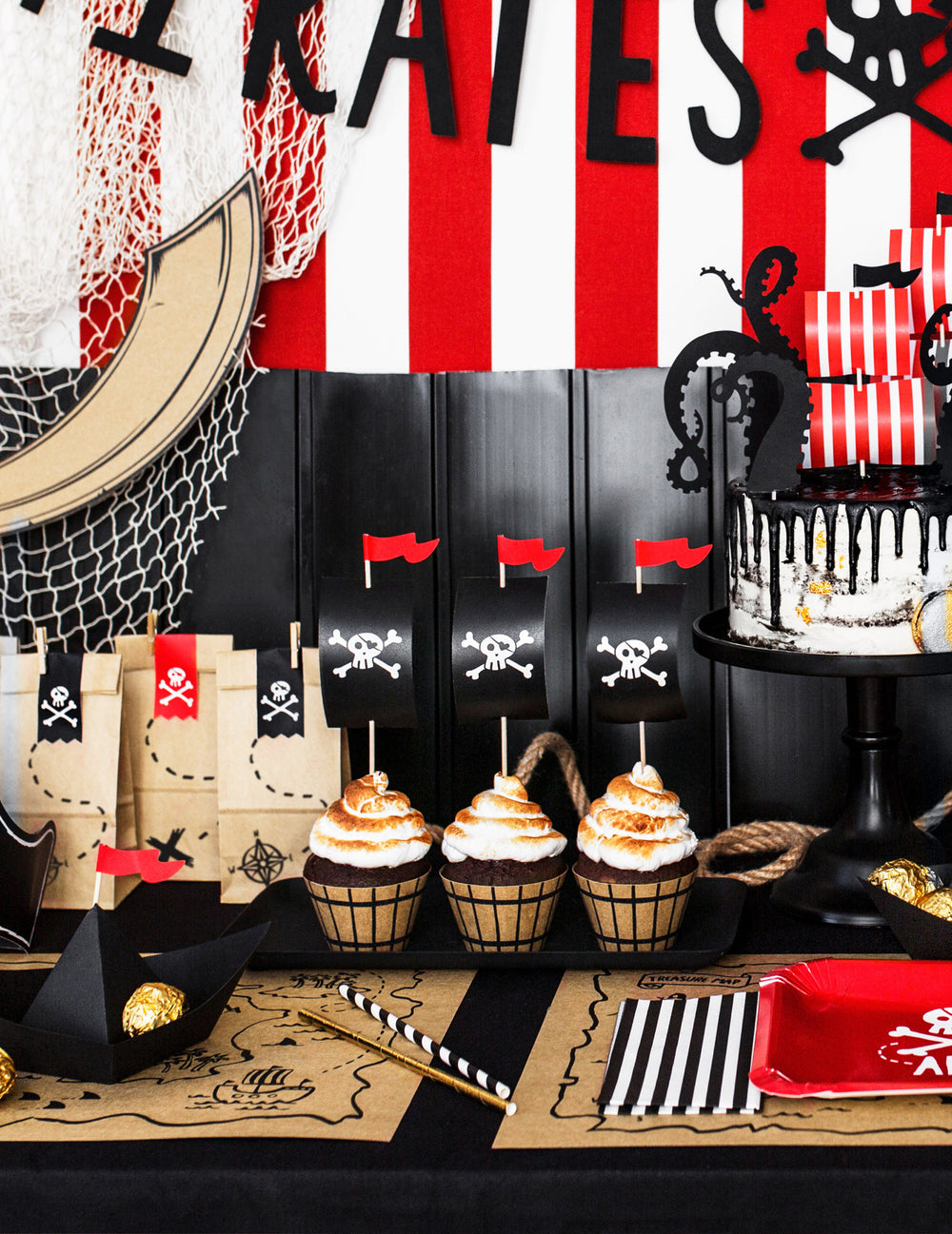 Vue d'ensemble de la table de fête du kit à cupcake pirate pour enfant