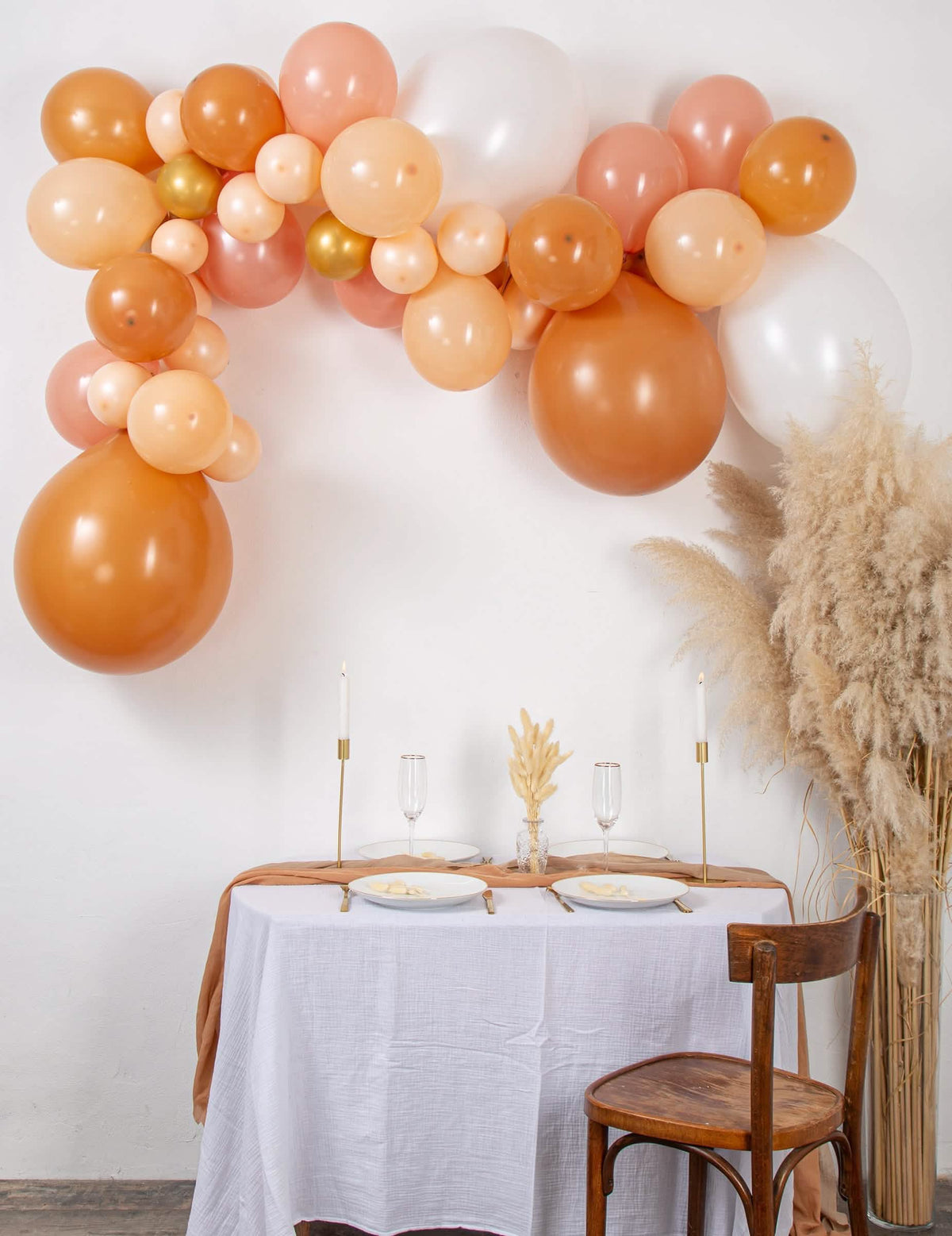 Kit arco de 46 balões boho para casamento e aniversário castanho, pêssego e branco