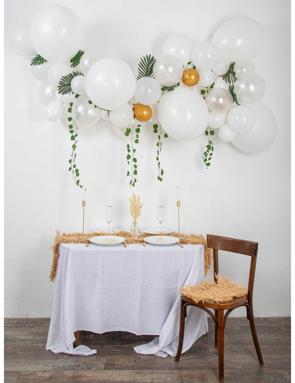 Kit de arco de 55 balões branco e dourado com hera e folhas tropicais para decoração chique