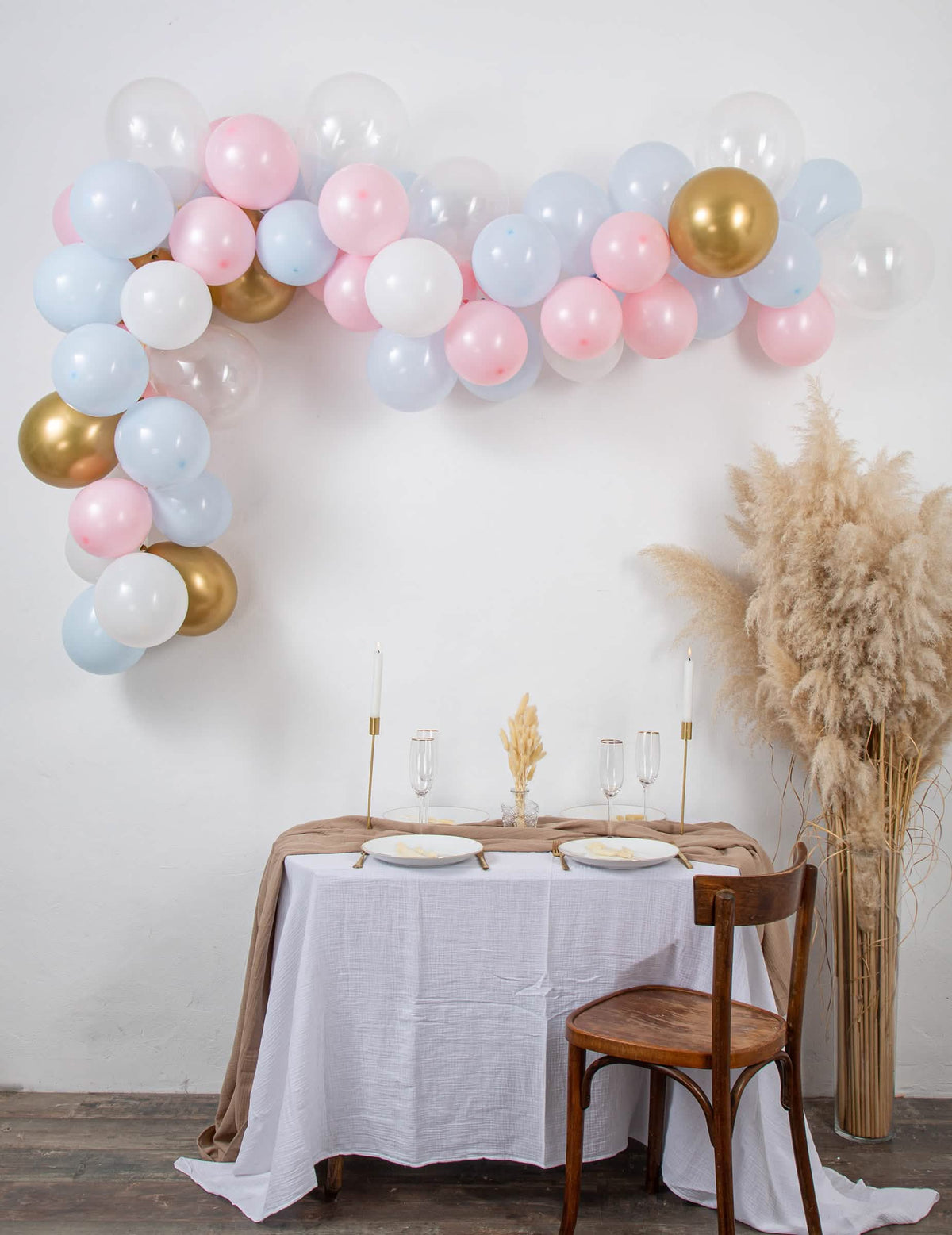 Kit arco de 58 balões gender reveal azul e cor de rosa branco e dourado