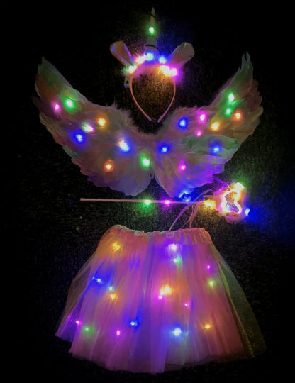 Vue de l'effet lumineux dans le noir du kit déguisement licorne