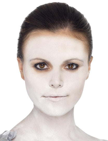 Gros plan sur le maquillage blanc du kit maquillage pirate des mers