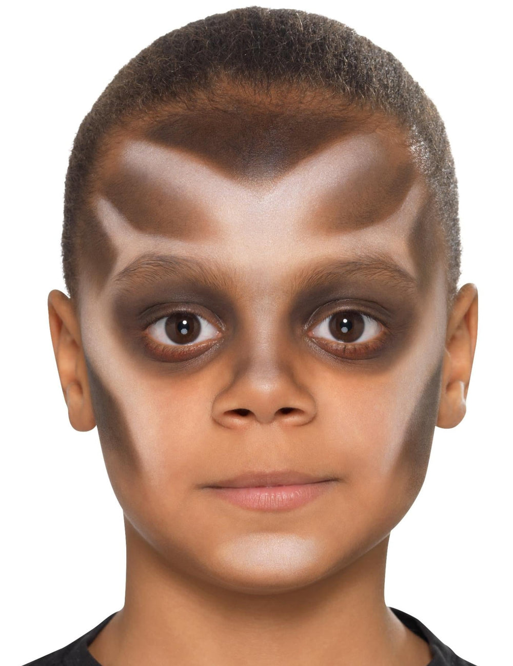 Gros plan sur le maquillage des yeux du kit maquillage vampire avec dentier pour enfant
